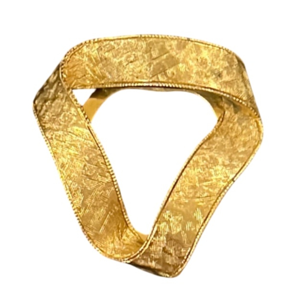 Vintage Elegant Brushed Gold Plated Ribbon Circle Scarf Clip Brooch